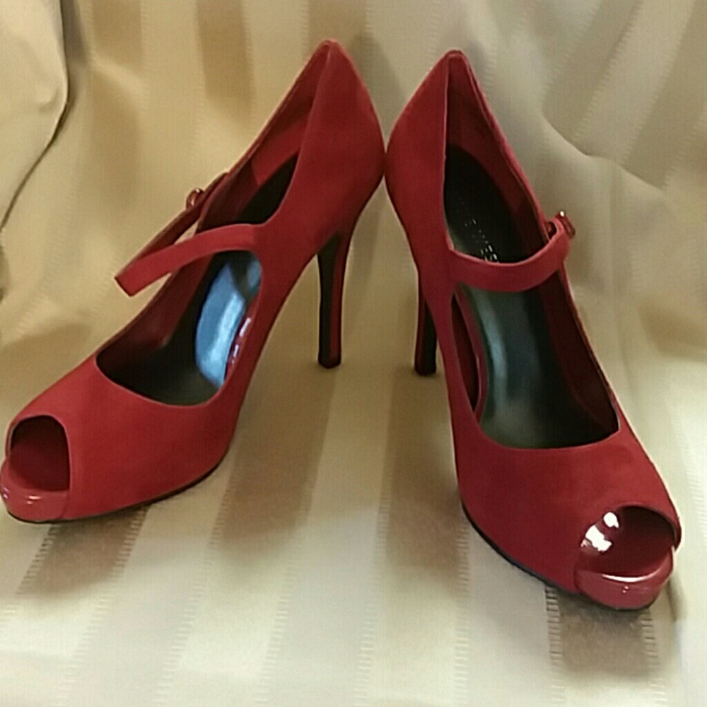 Red Nine West size 5 1/2 never worn red suede heel